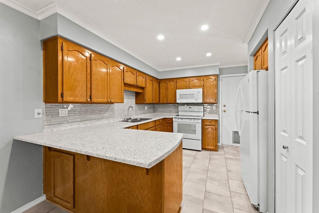 24 1190 FALCON DRIVE
