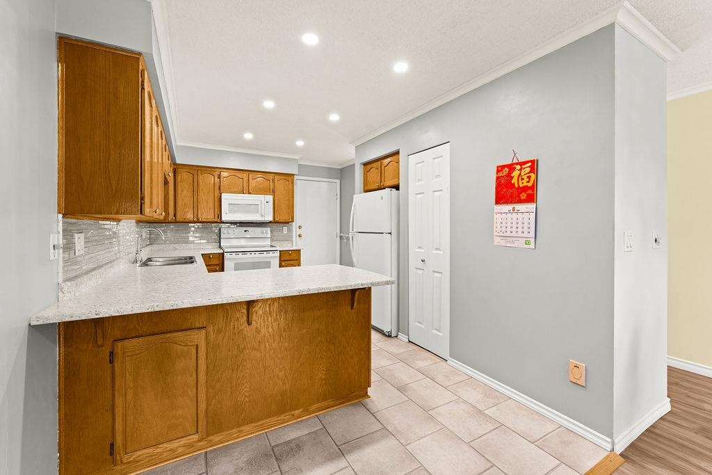 24 1190 FALCON DRIVE