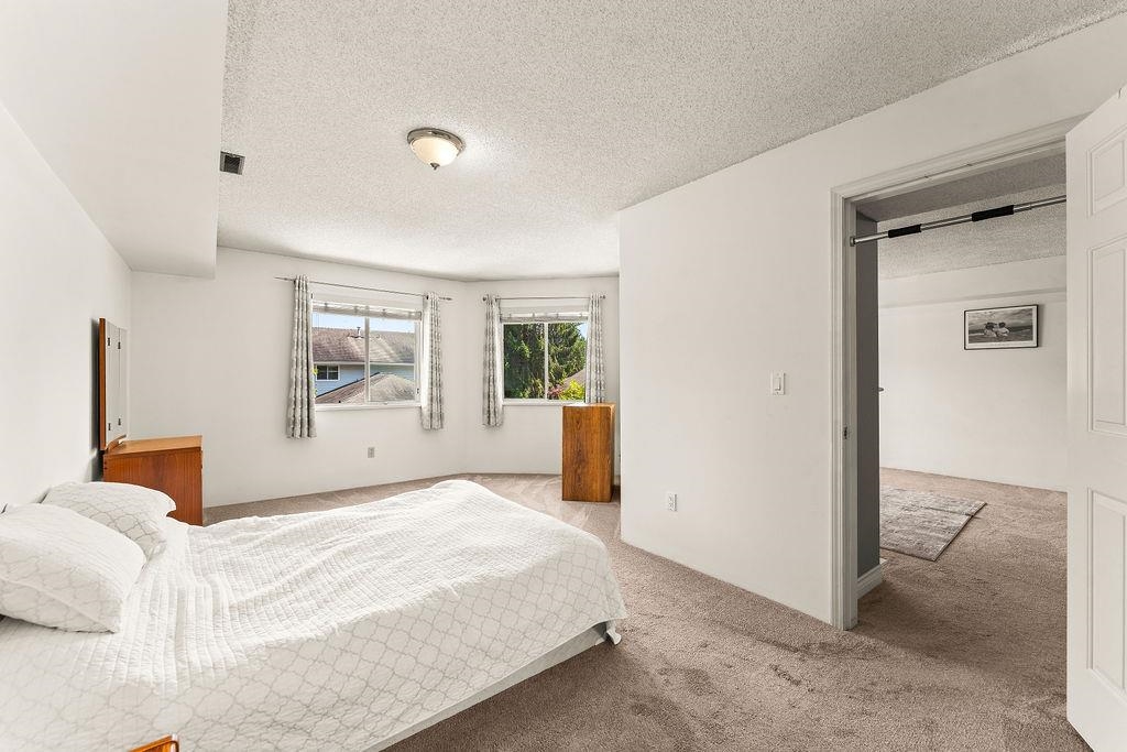 24 1190 FALCON DRIVE