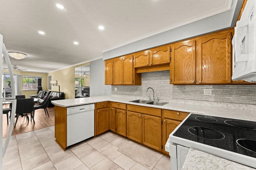 24 1190 FALCON DRIVE