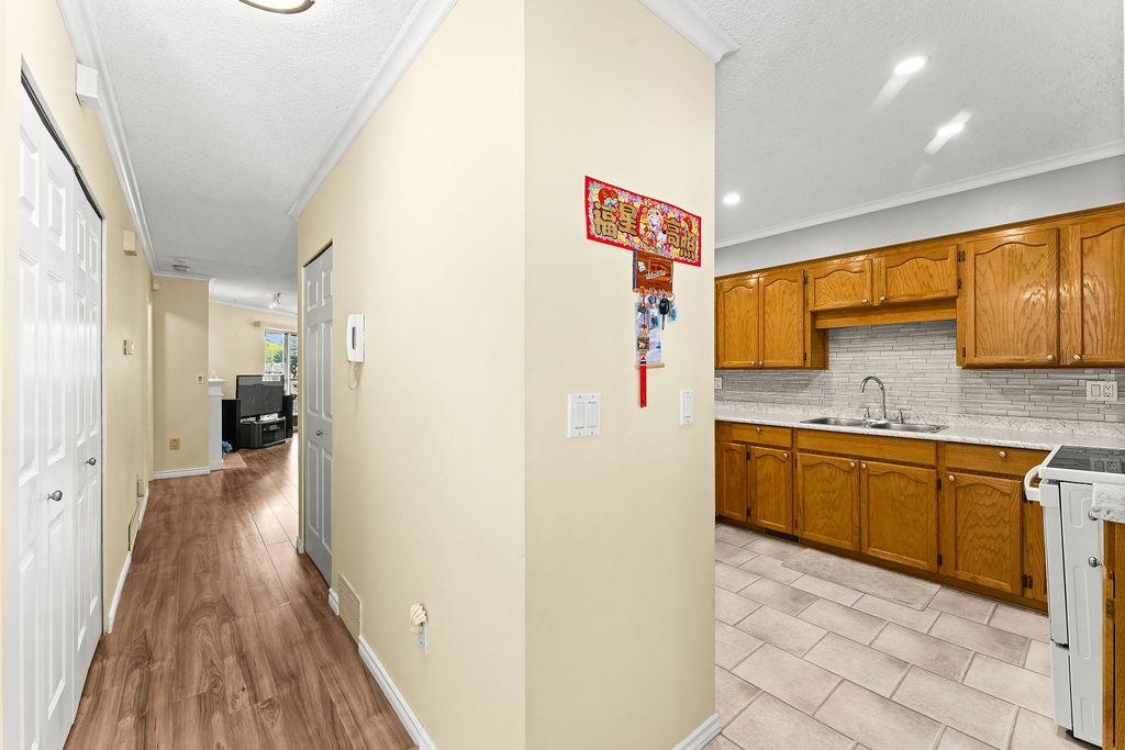 24 1190 FALCON DRIVE