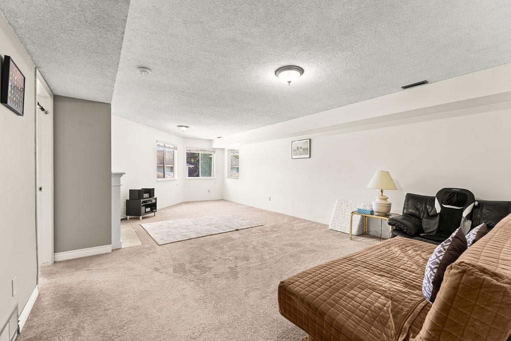 24 1190 FALCON DRIVE