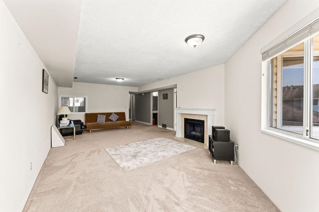 24 1190 FALCON DRIVE