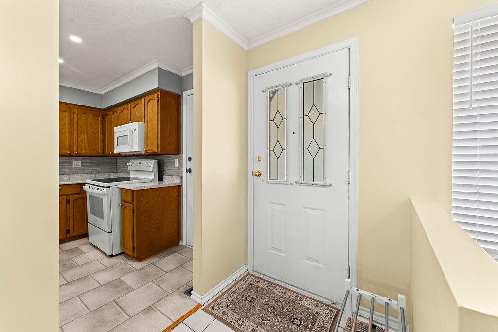 24 1190 FALCON DRIVE