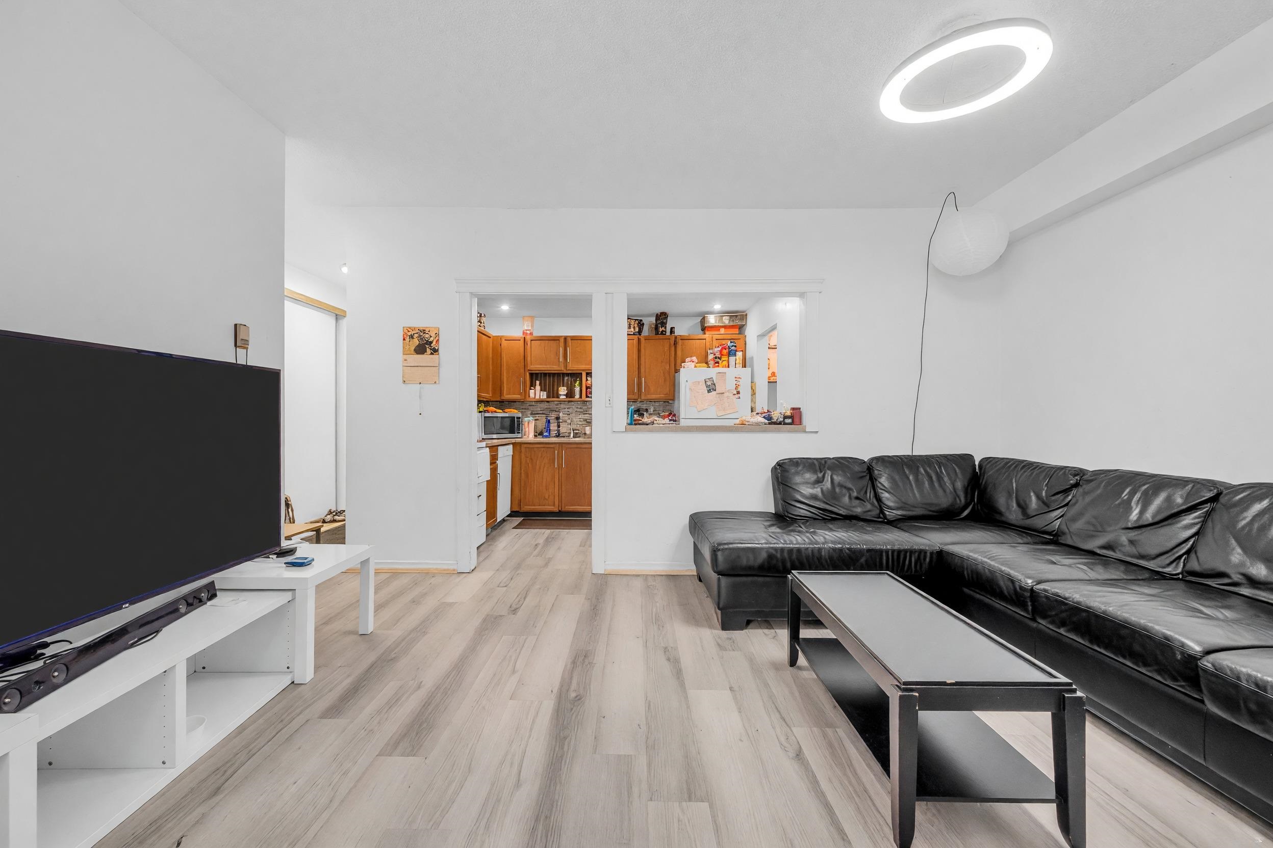 119 8511 WESTMINSTER HIGHWAY