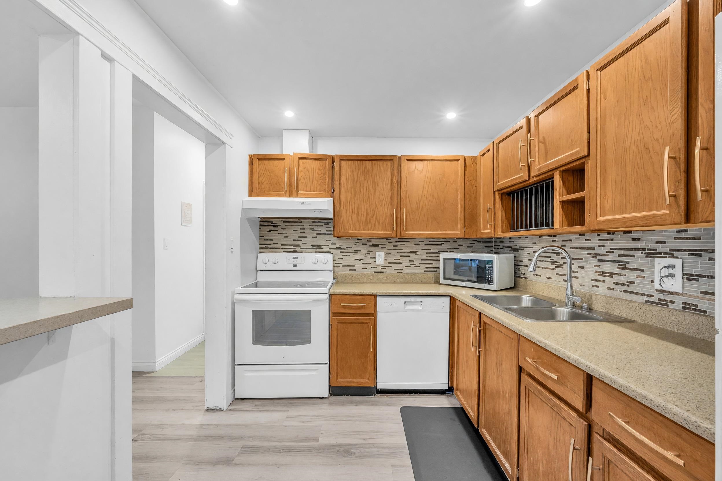119 8511 WESTMINSTER HIGHWAY
