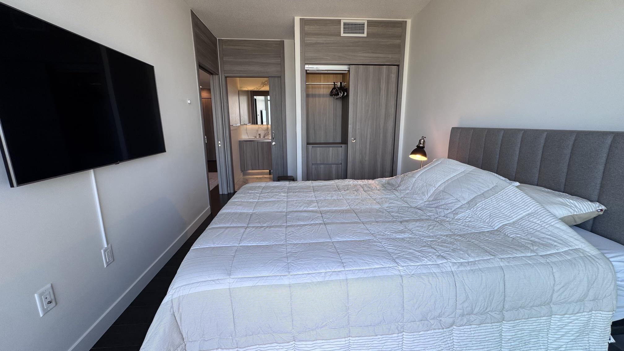 2804 4880 LOUGHEED HIGHWAY