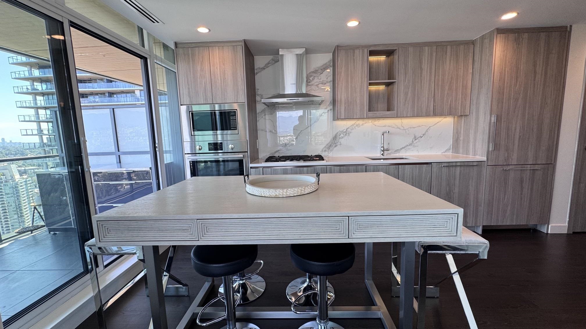 2804 4880 LOUGHEED HIGHWAY