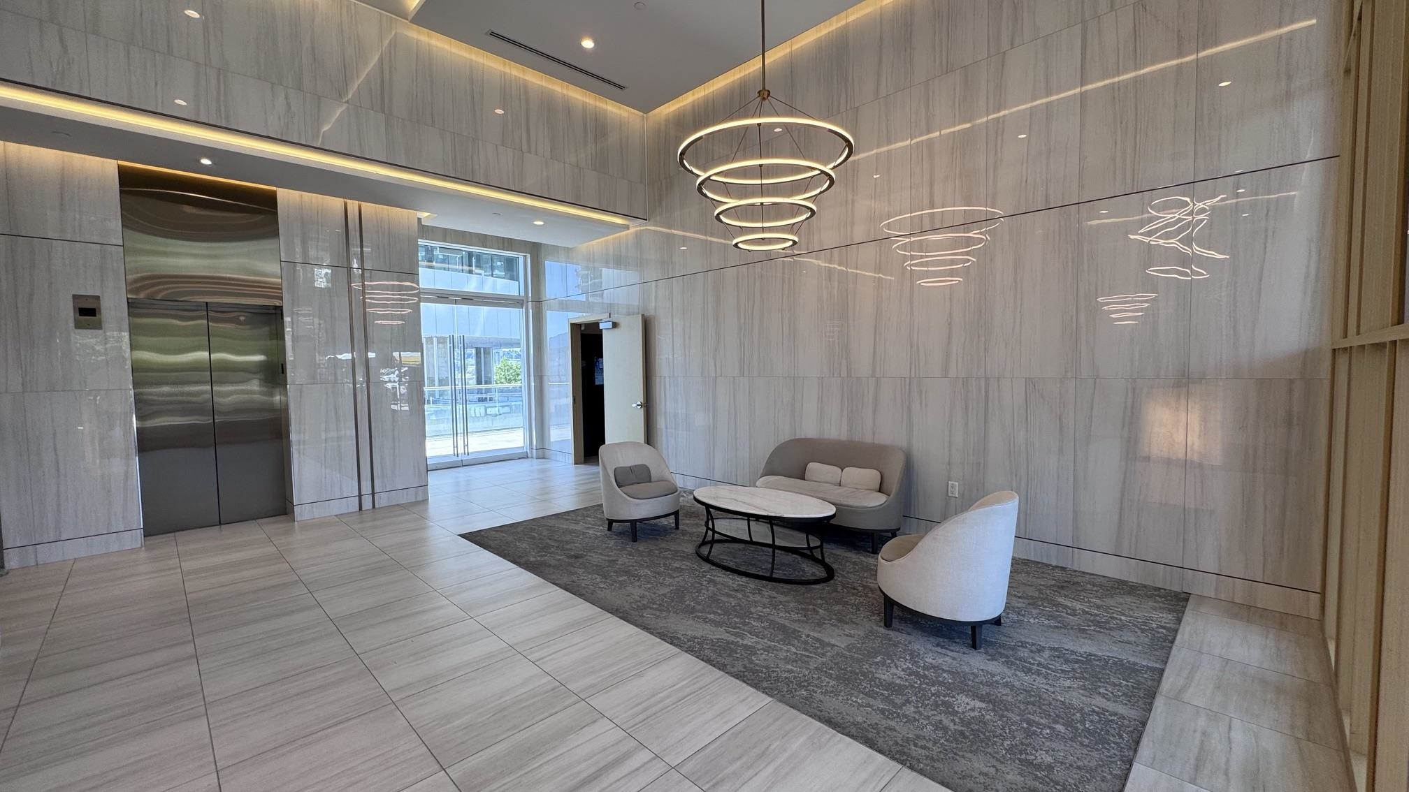 2804 4880 LOUGHEED HIGHWAY