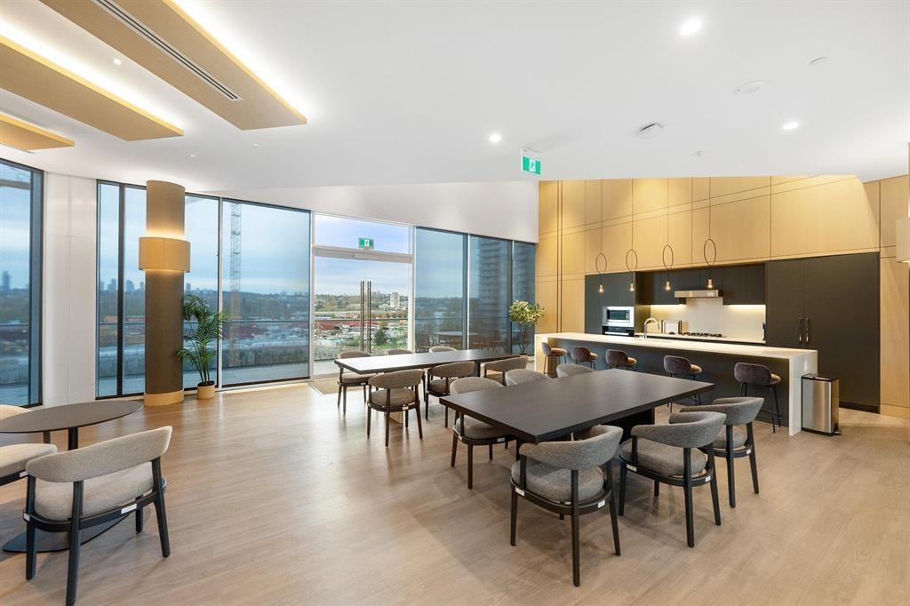 2804 4880 LOUGHEED HIGHWAY