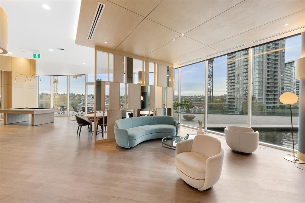 2804 4880 LOUGHEED HIGHWAY