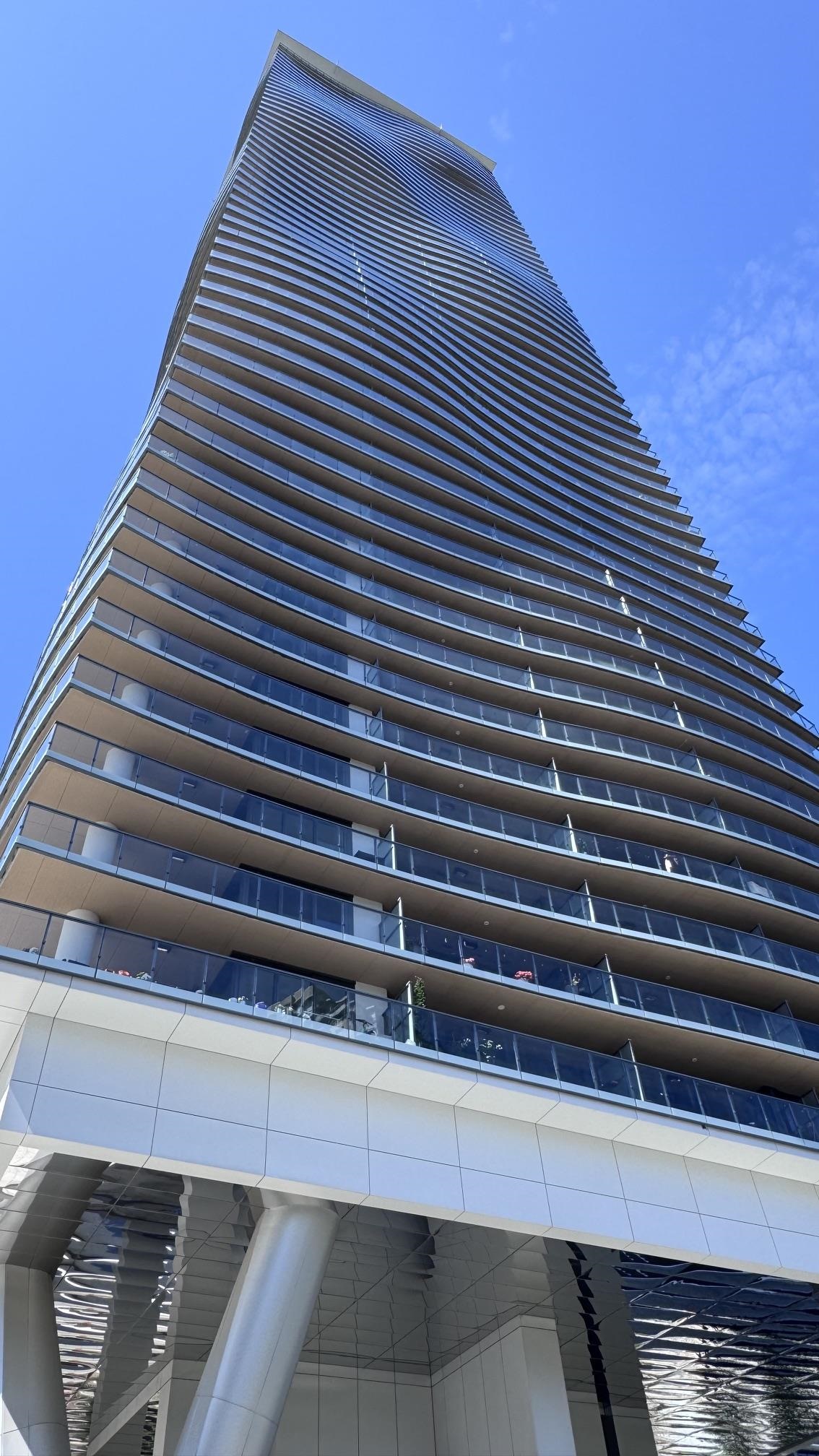 2804 4880 LOUGHEED HIGHWAY