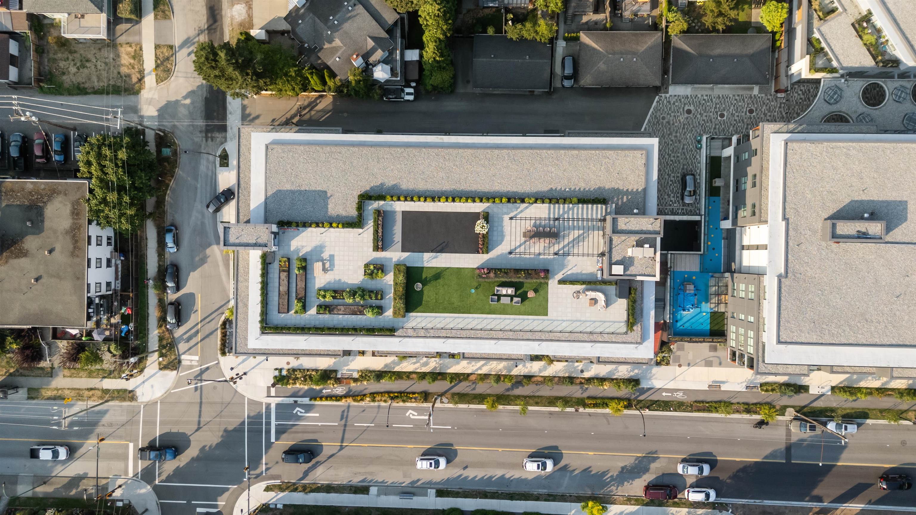 454 422 E 3RD STREET