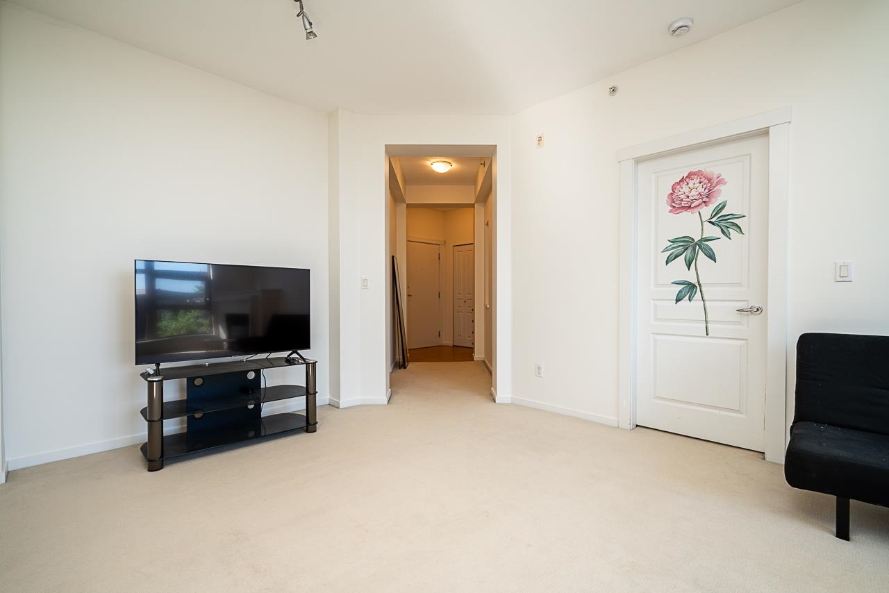 516 9319 UNIVERSITY CRESCENT