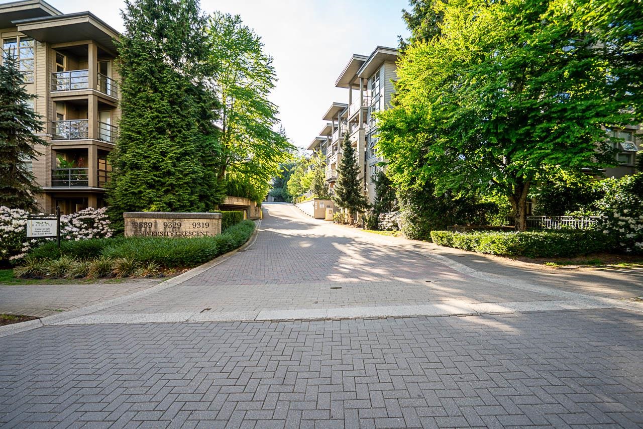516 9319 UNIVERSITY CRESCENT