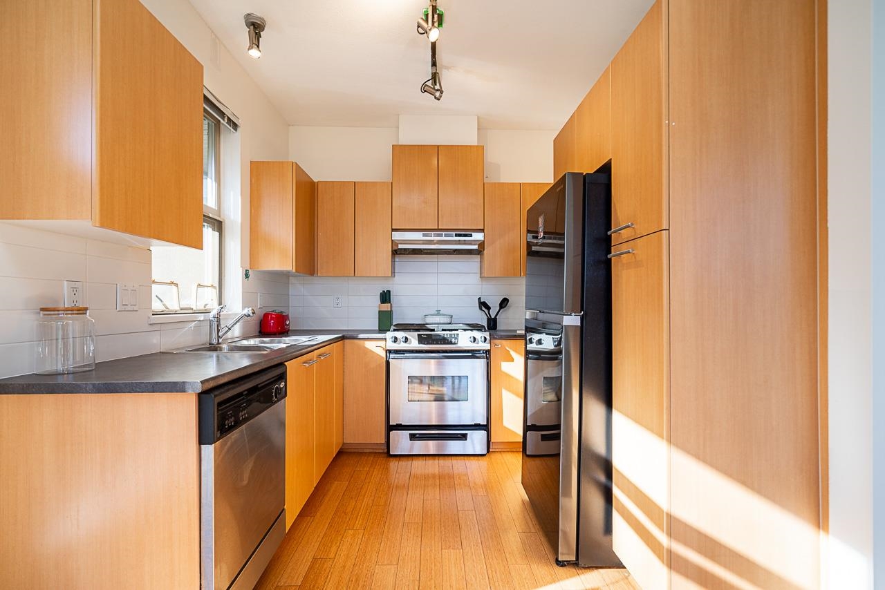 516 9319 UNIVERSITY CRESCENT
