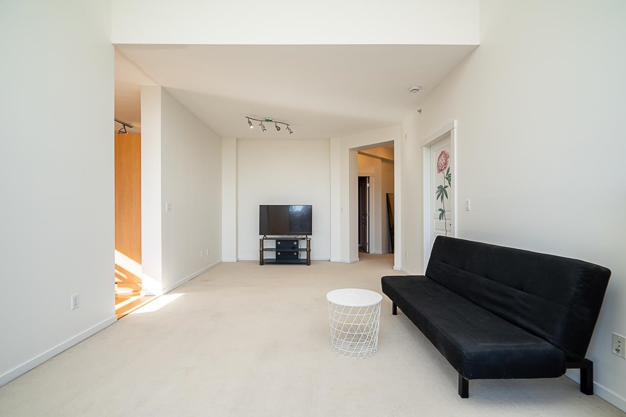 516 9319 UNIVERSITY CRESCENT