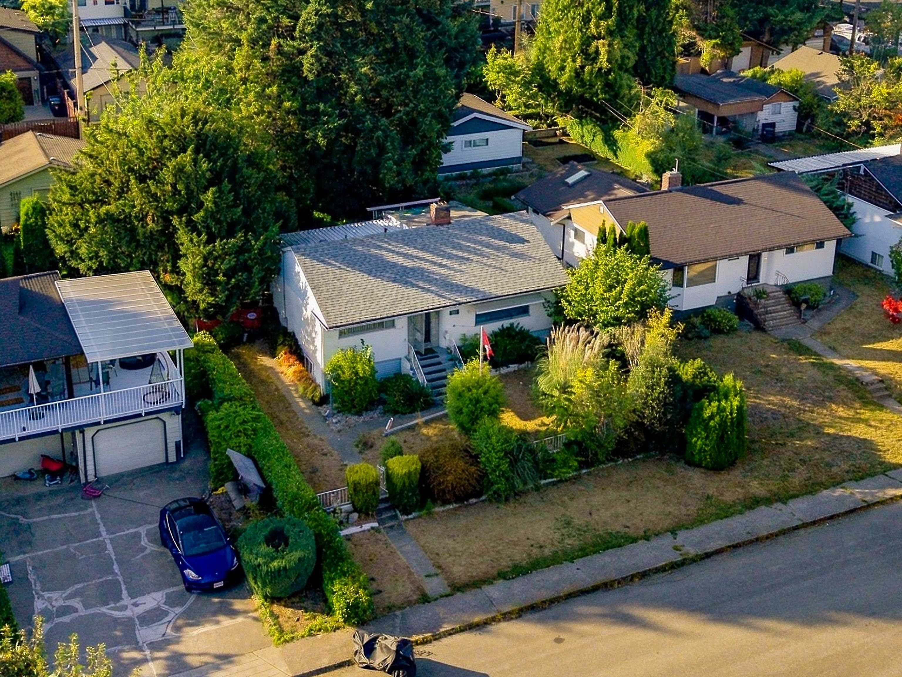 121 SINCLAIR AVENUE