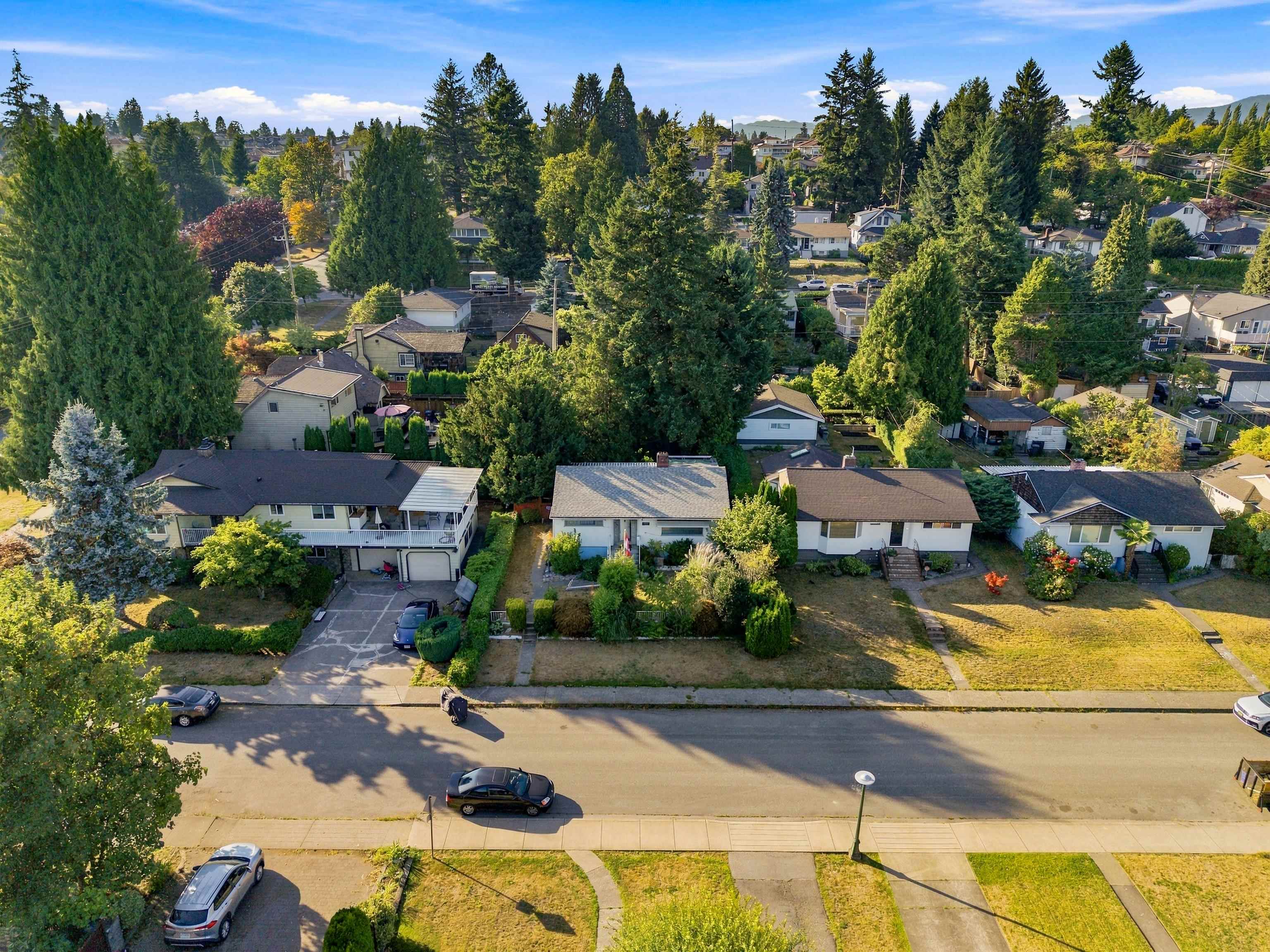 121 SINCLAIR AVENUE
