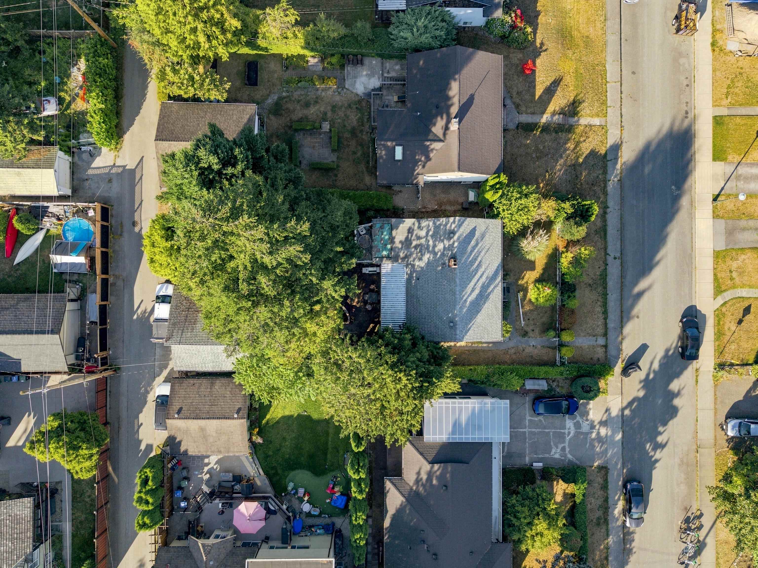 121 SINCLAIR AVENUE