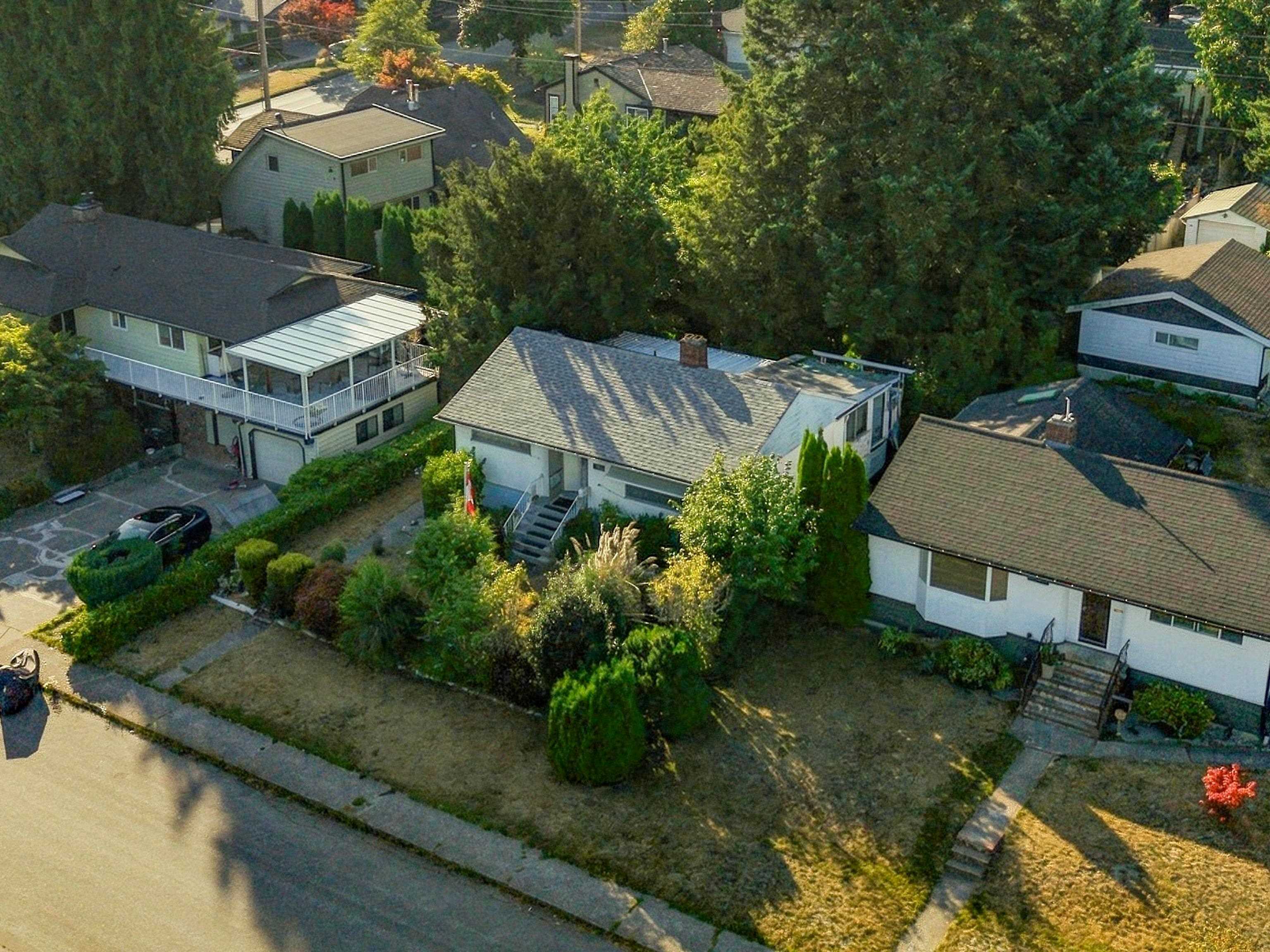 121 SINCLAIR AVENUE