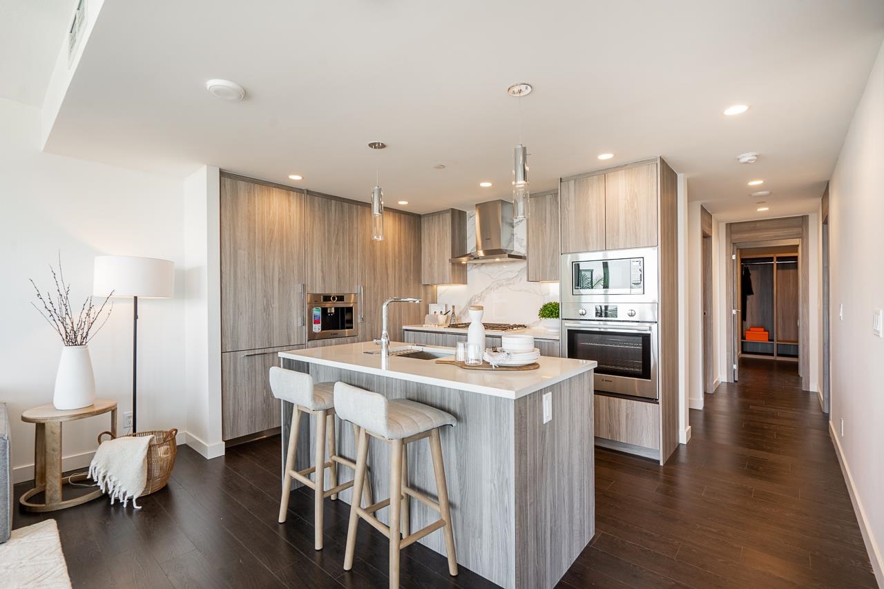 3907 4890 LOUGHEED HIGHWAY