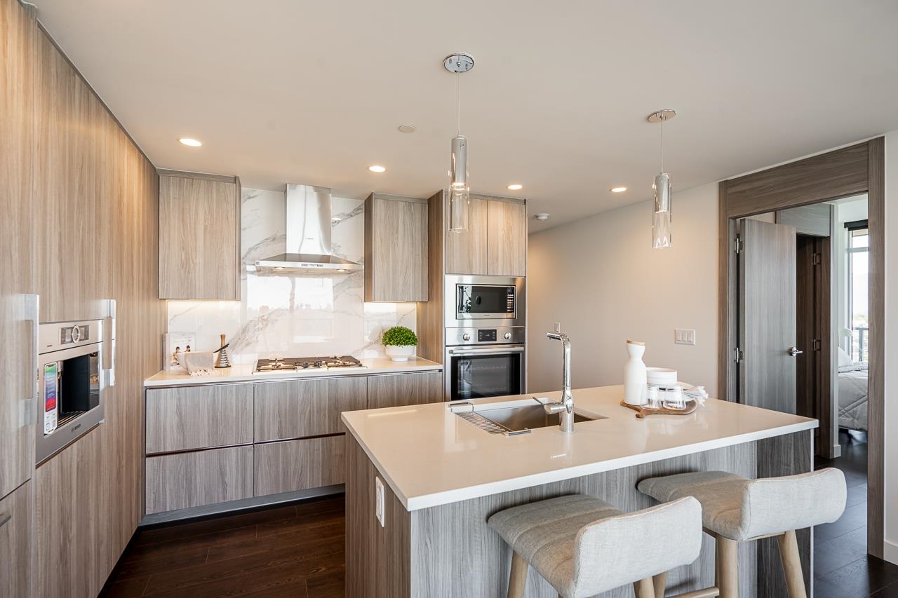 3907 4890 LOUGHEED HIGHWAY