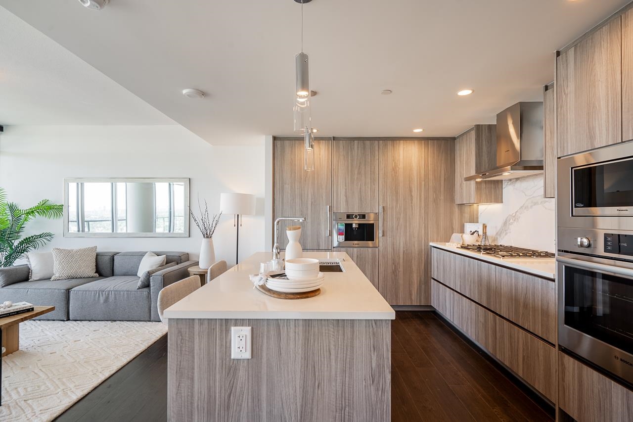 3907 4890 LOUGHEED HIGHWAY