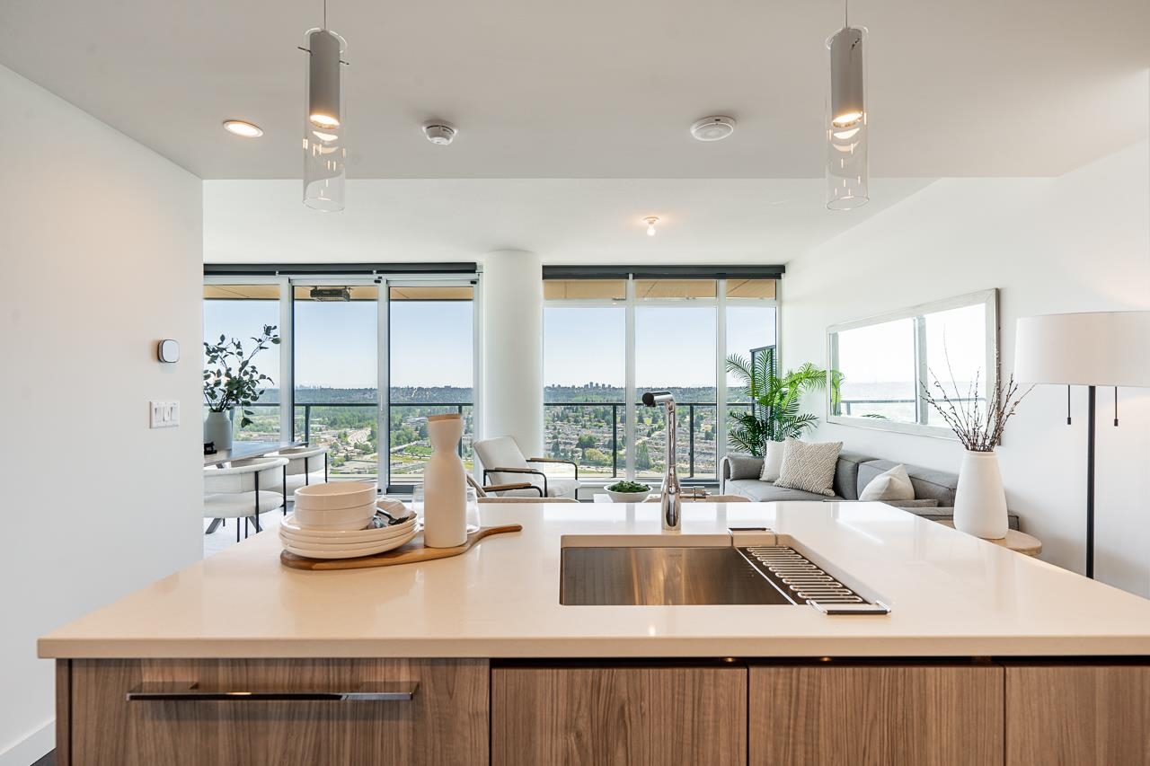 3907 4890 LOUGHEED HIGHWAY