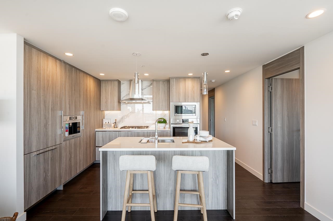 3907 4890 LOUGHEED HIGHWAY