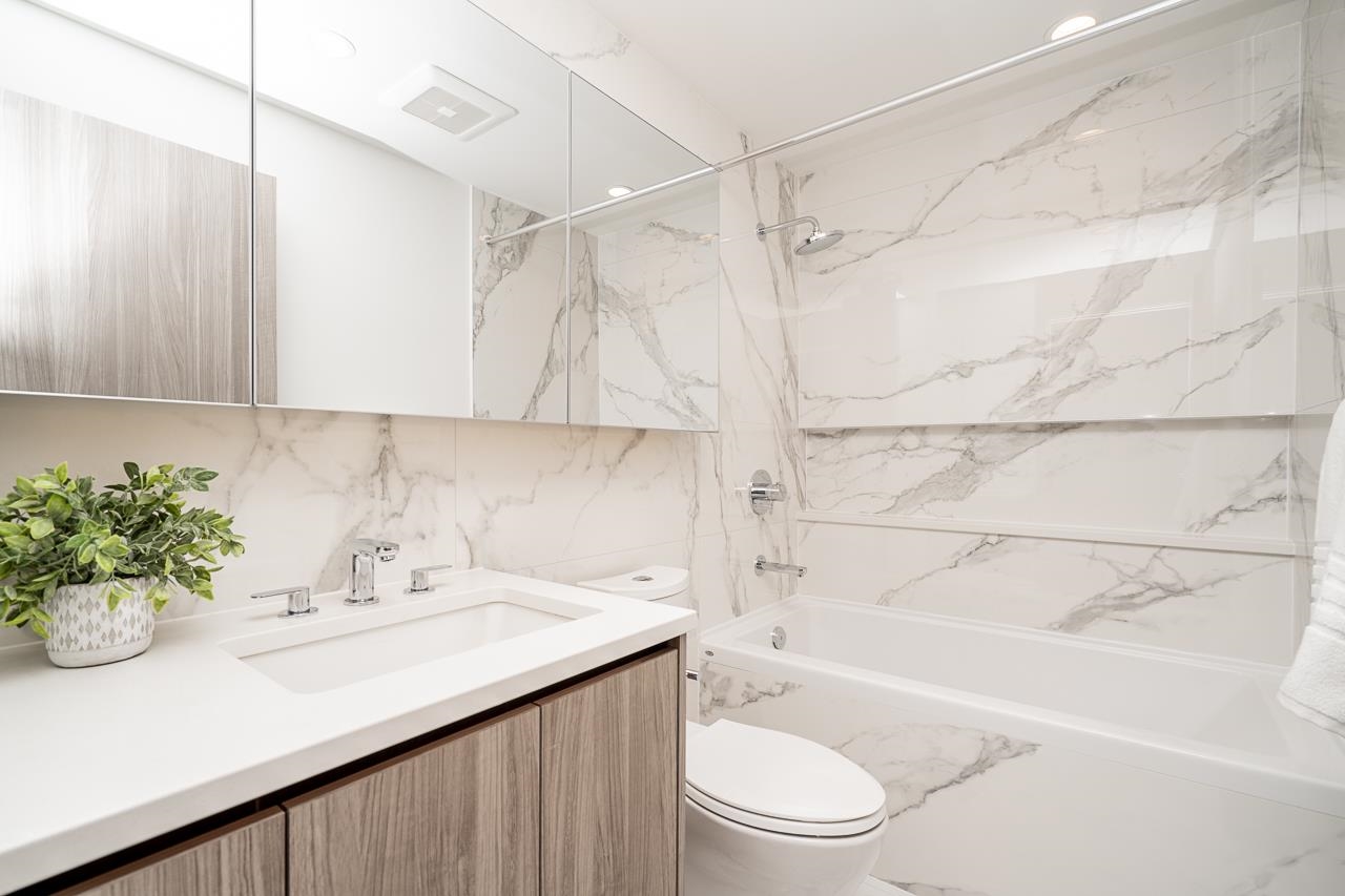 3907 4890 LOUGHEED HIGHWAY