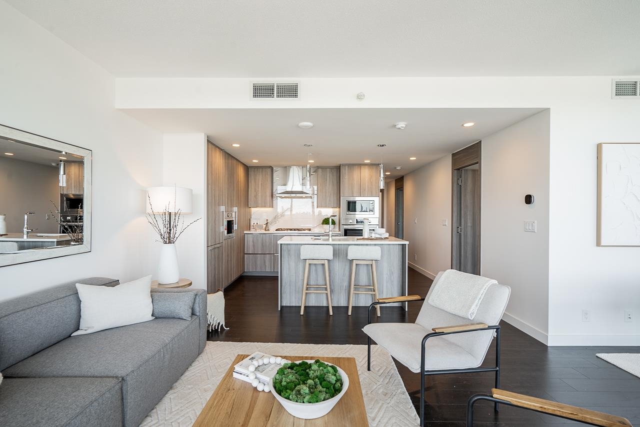 3907 4890 LOUGHEED HIGHWAY