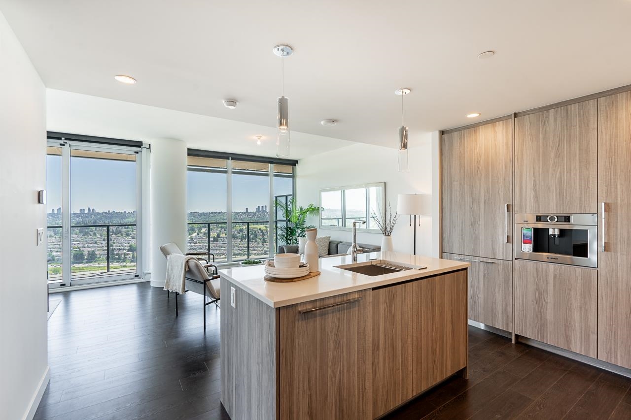 3907 4890 LOUGHEED HIGHWAY