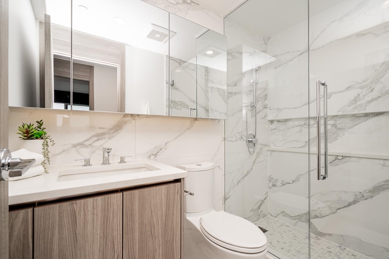 3907 4890 LOUGHEED HIGHWAY