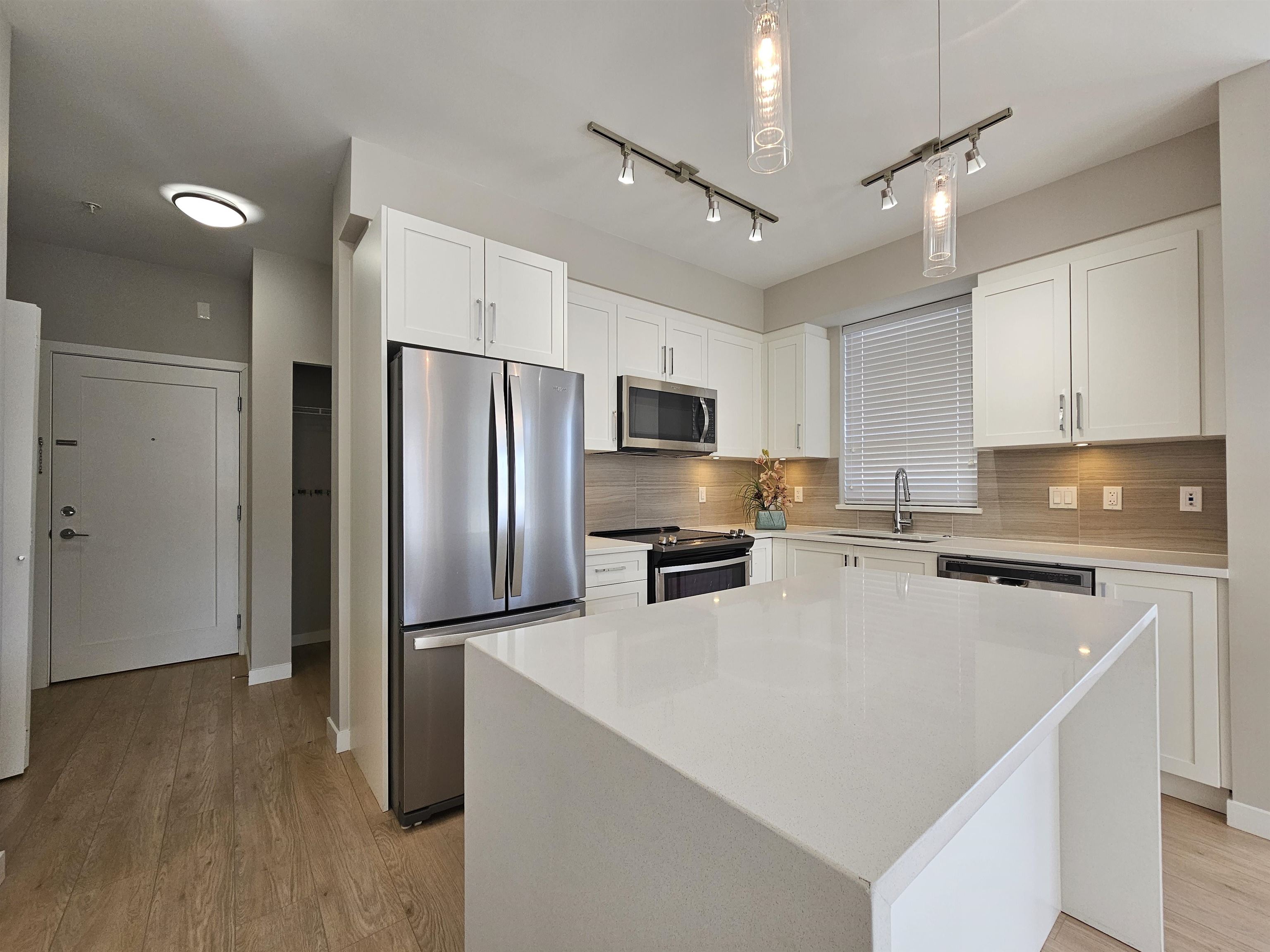 E208 20211 66 AVENUE