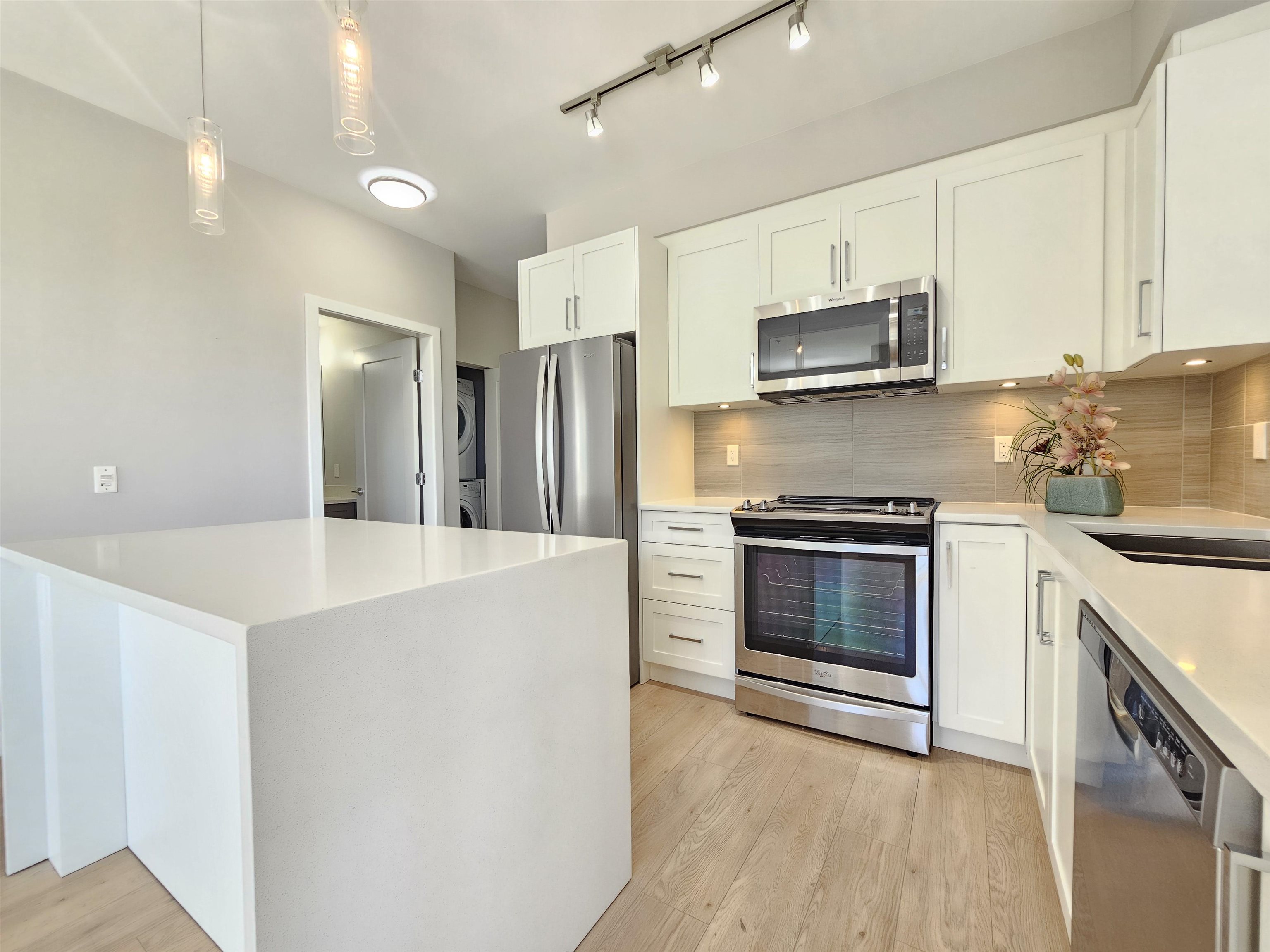 E208 20211 66 AVENUE