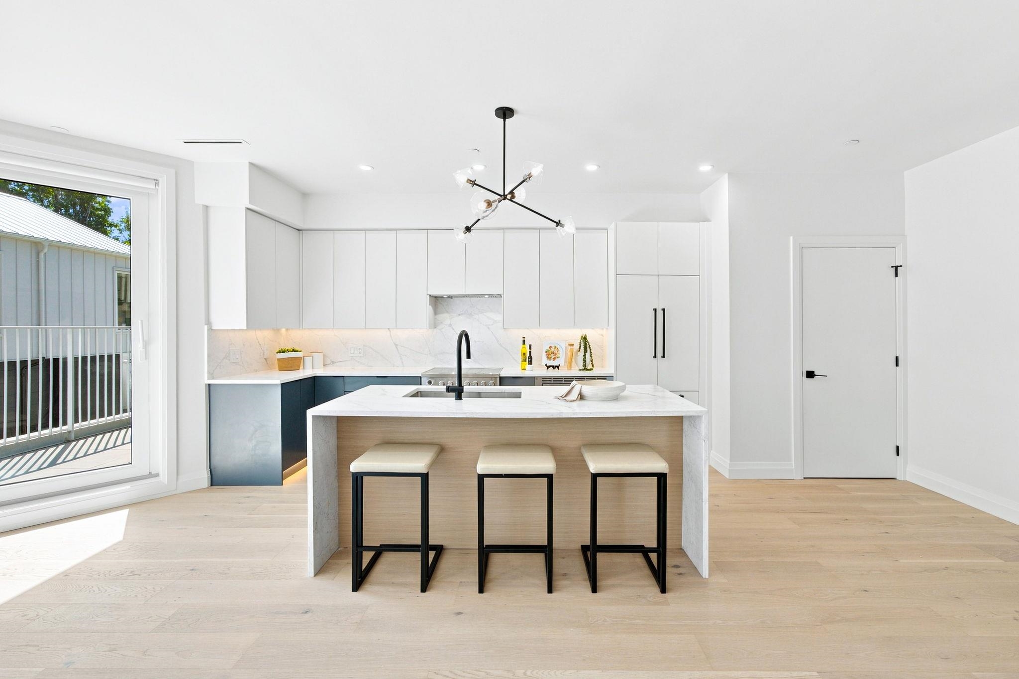 6160 GRANVILLE STREET