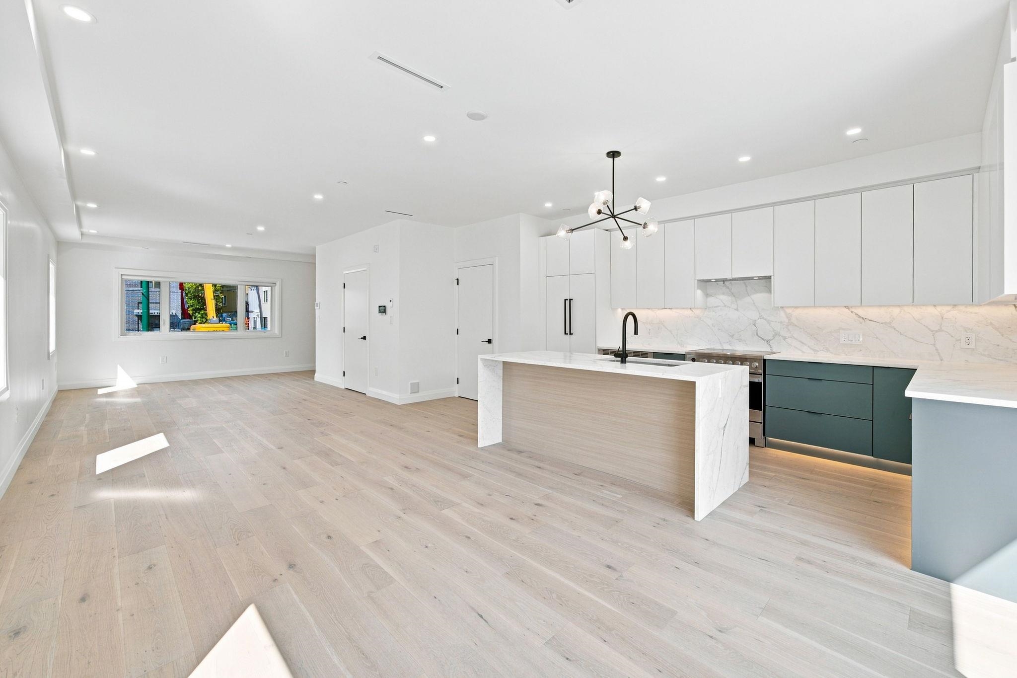 6162 GRANVILLE STREET