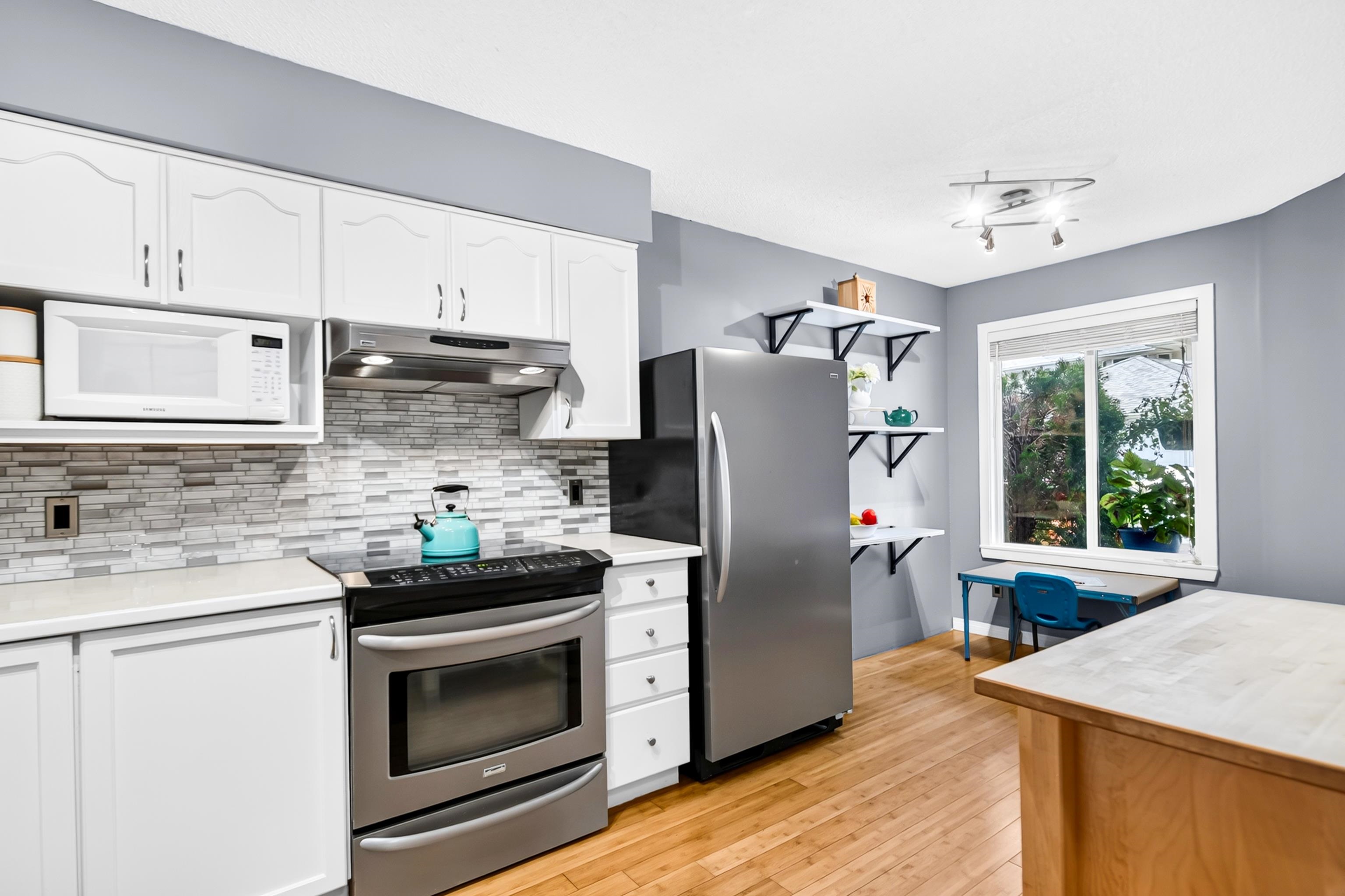 11 9045 WALNUT GROVE DRIVE