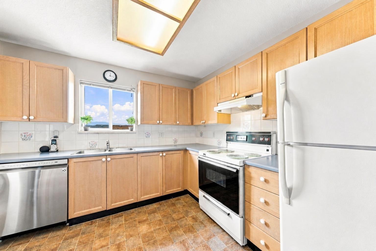 305 8751 GENERAL CURRIE ROAD