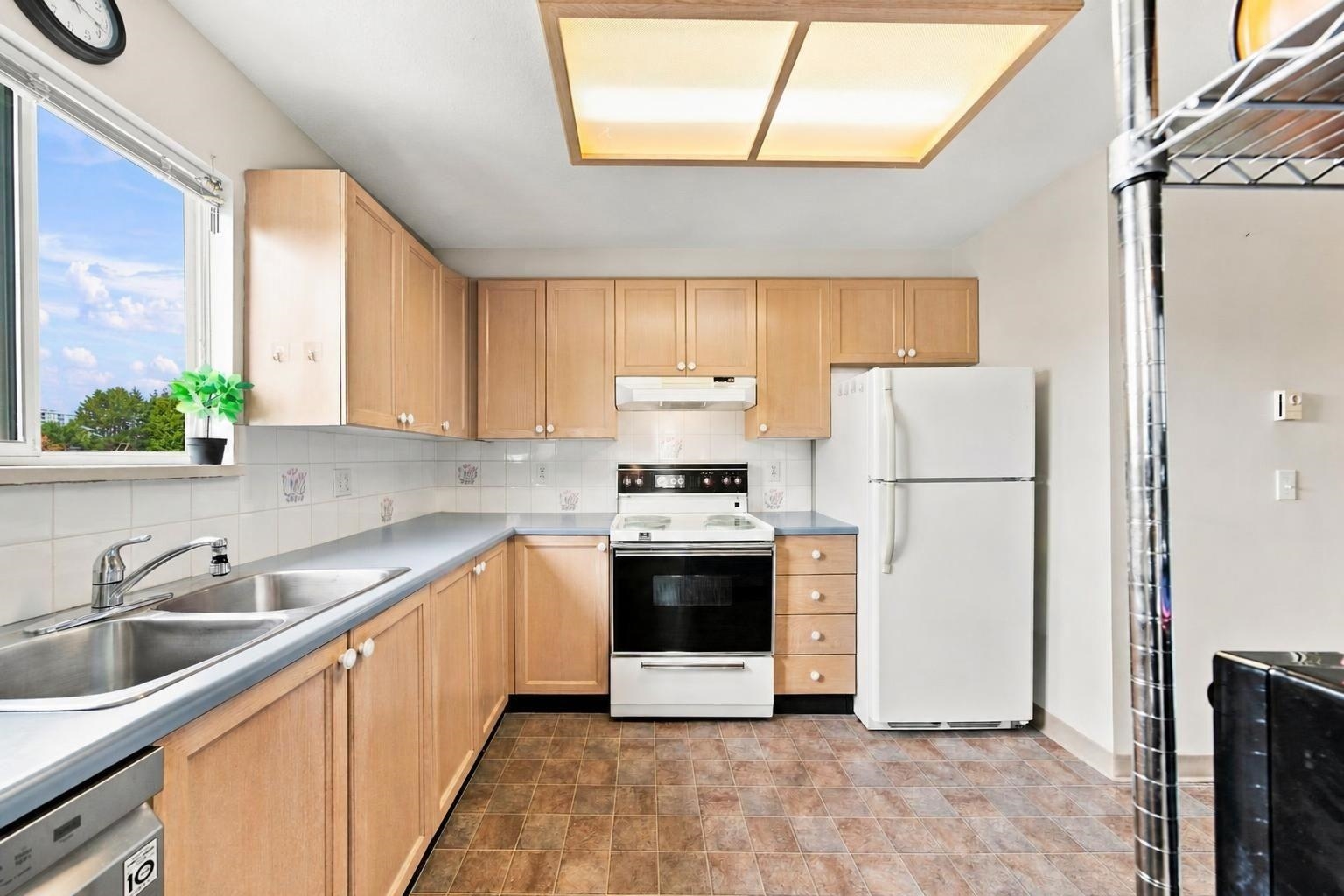 305 8751 GENERAL CURRIE ROAD