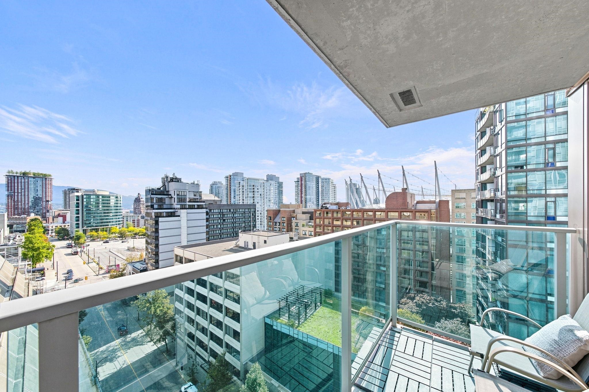 1703 233 ROBSON STREET