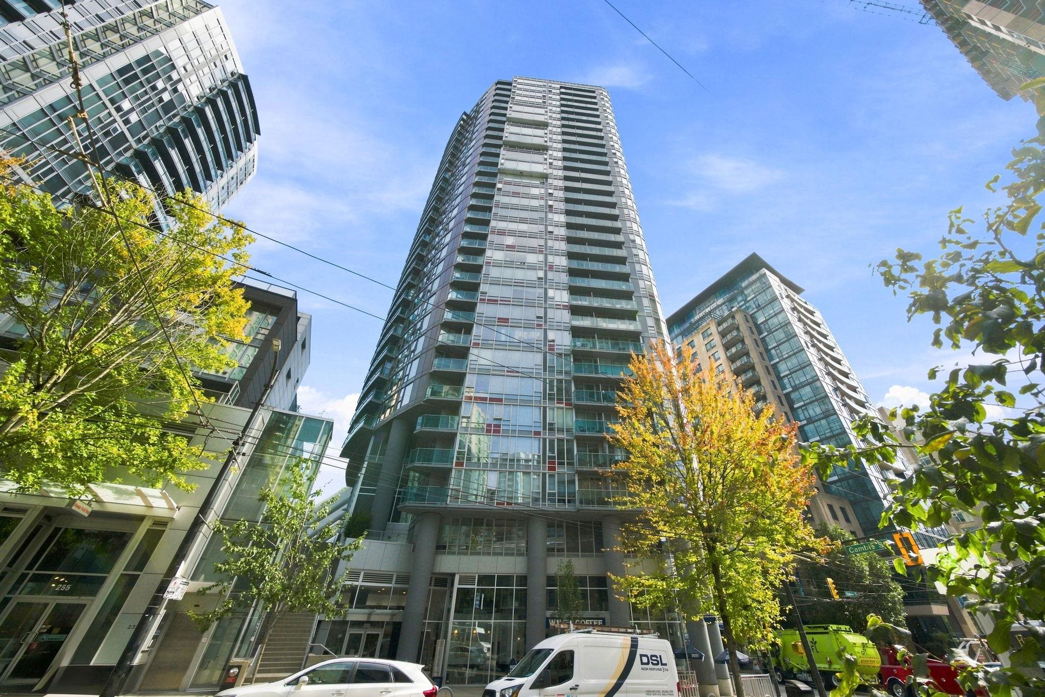 1703 233 ROBSON STREET