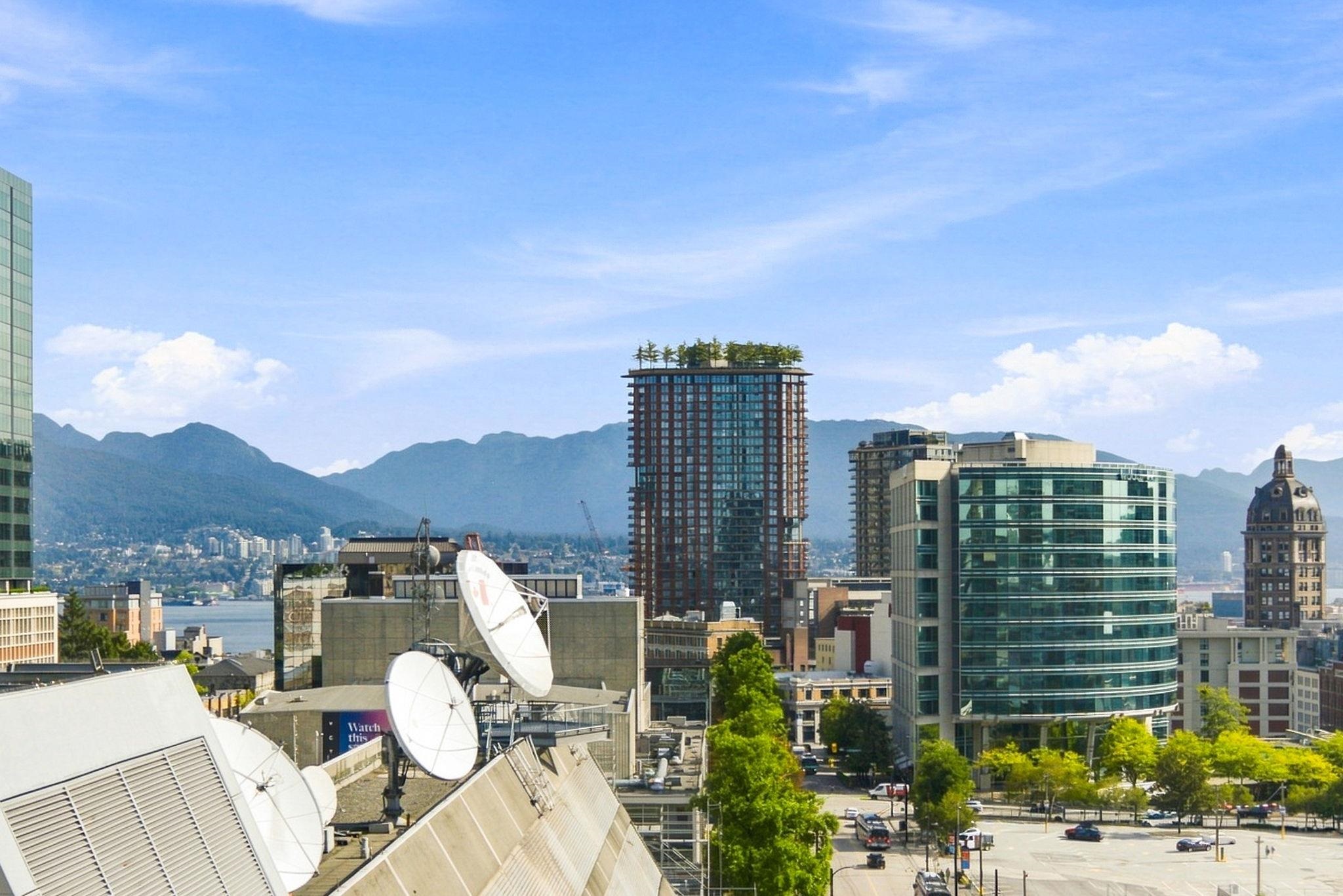 1703 233 ROBSON STREET
