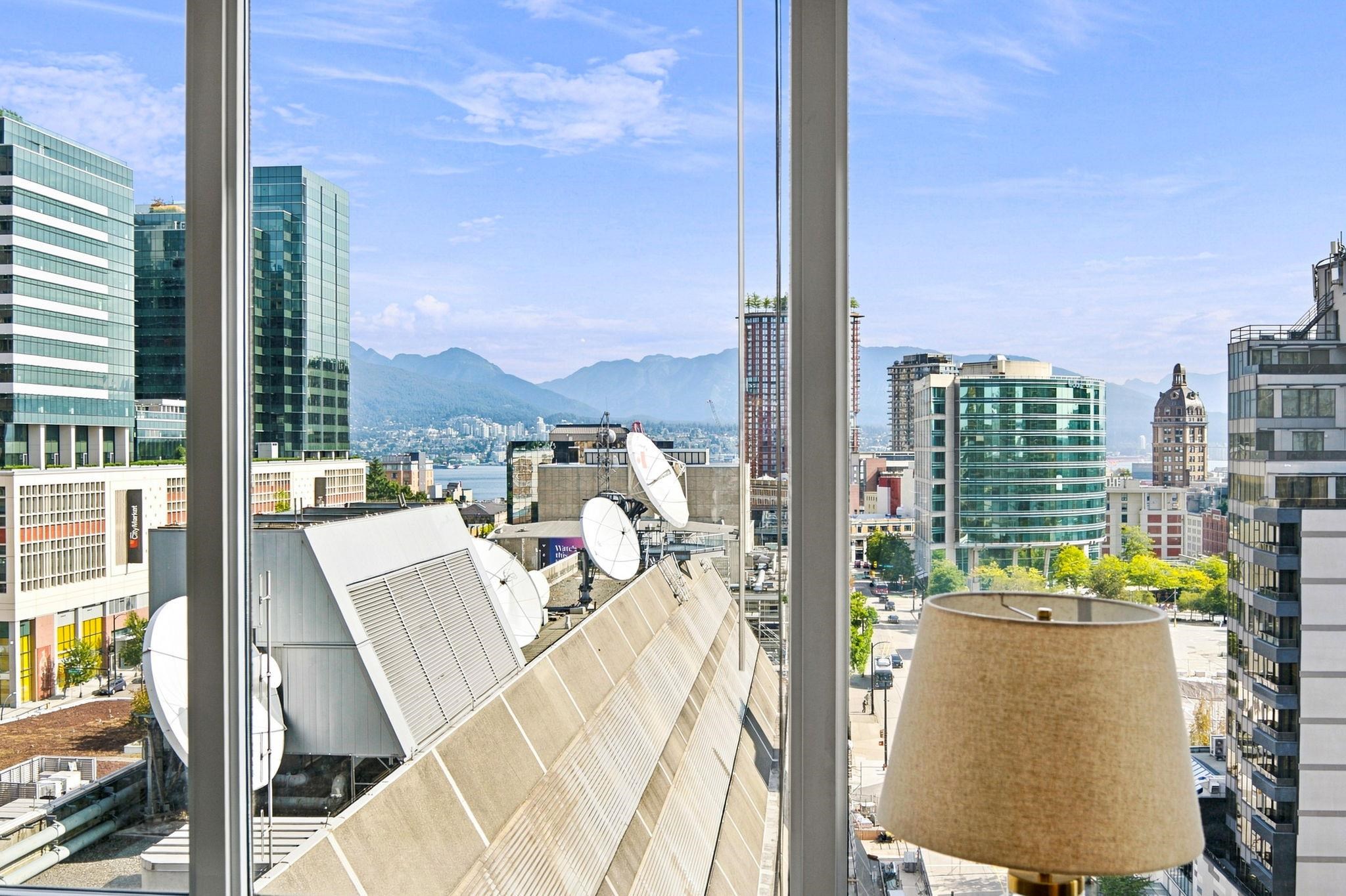 1703 233 ROBSON STREET
