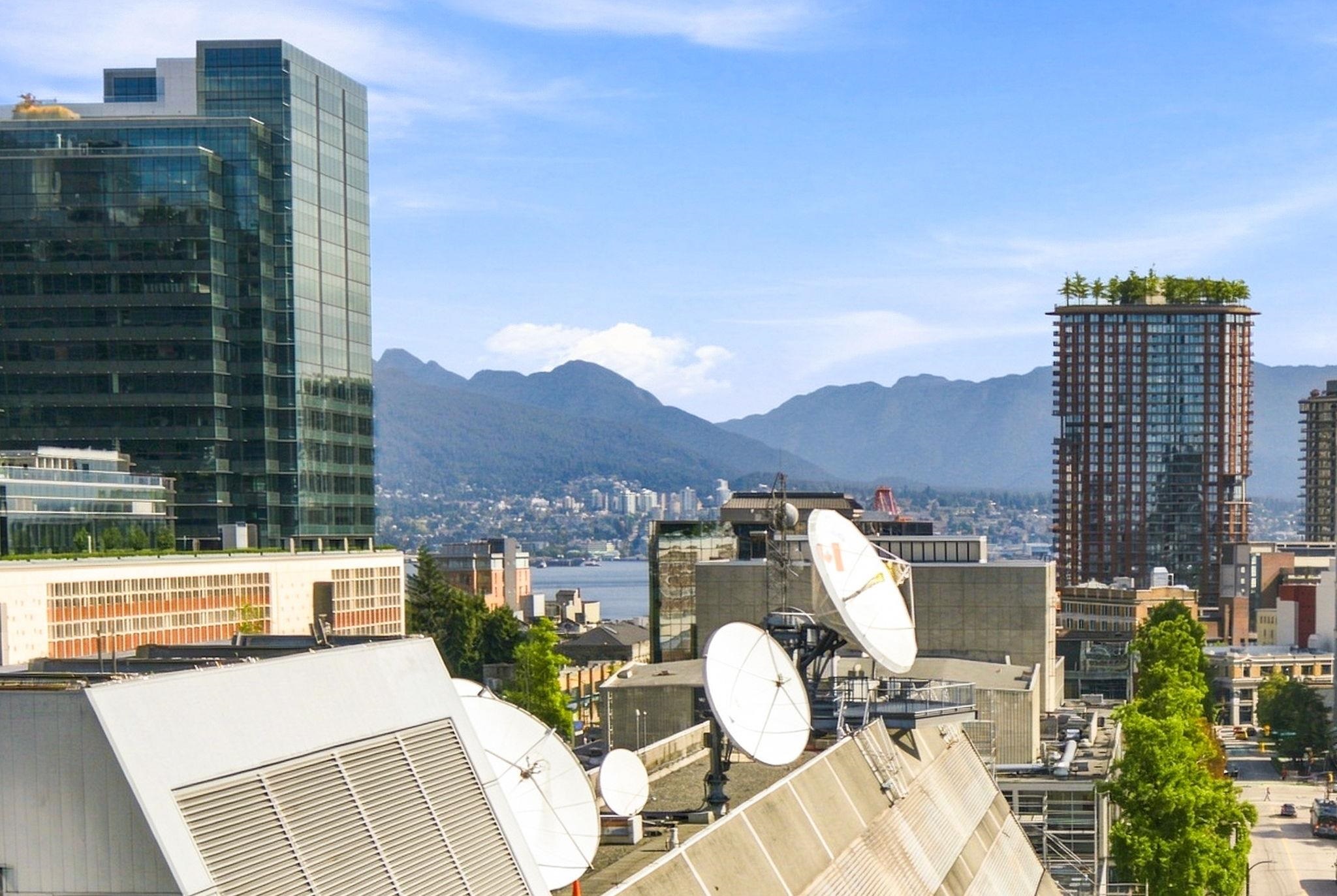 1703 233 ROBSON STREET