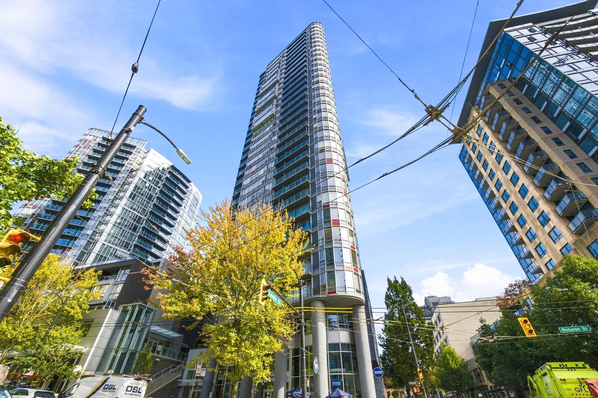 1703 233 ROBSON STREET