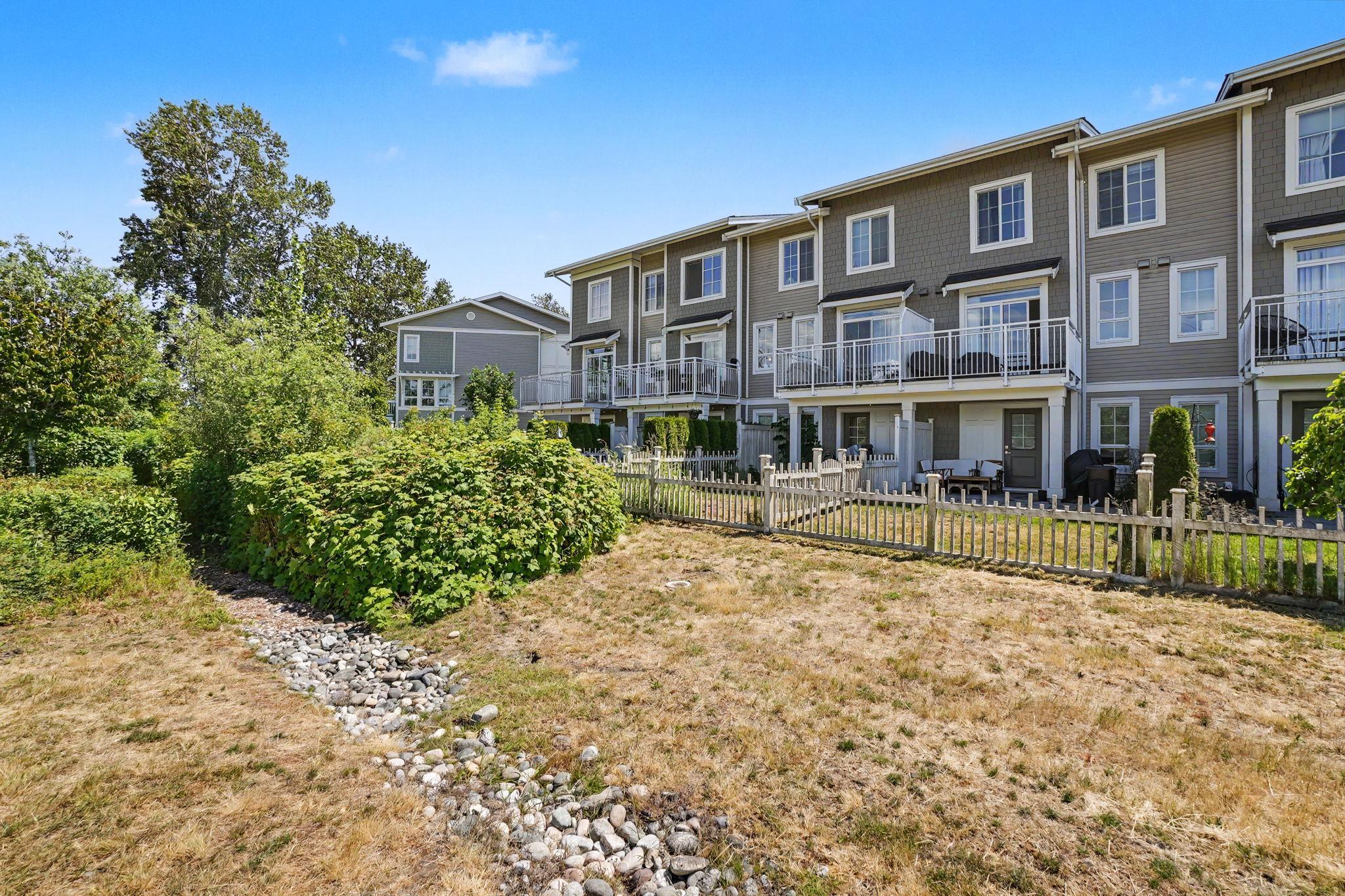 17 5551 ADMIRAL WAY