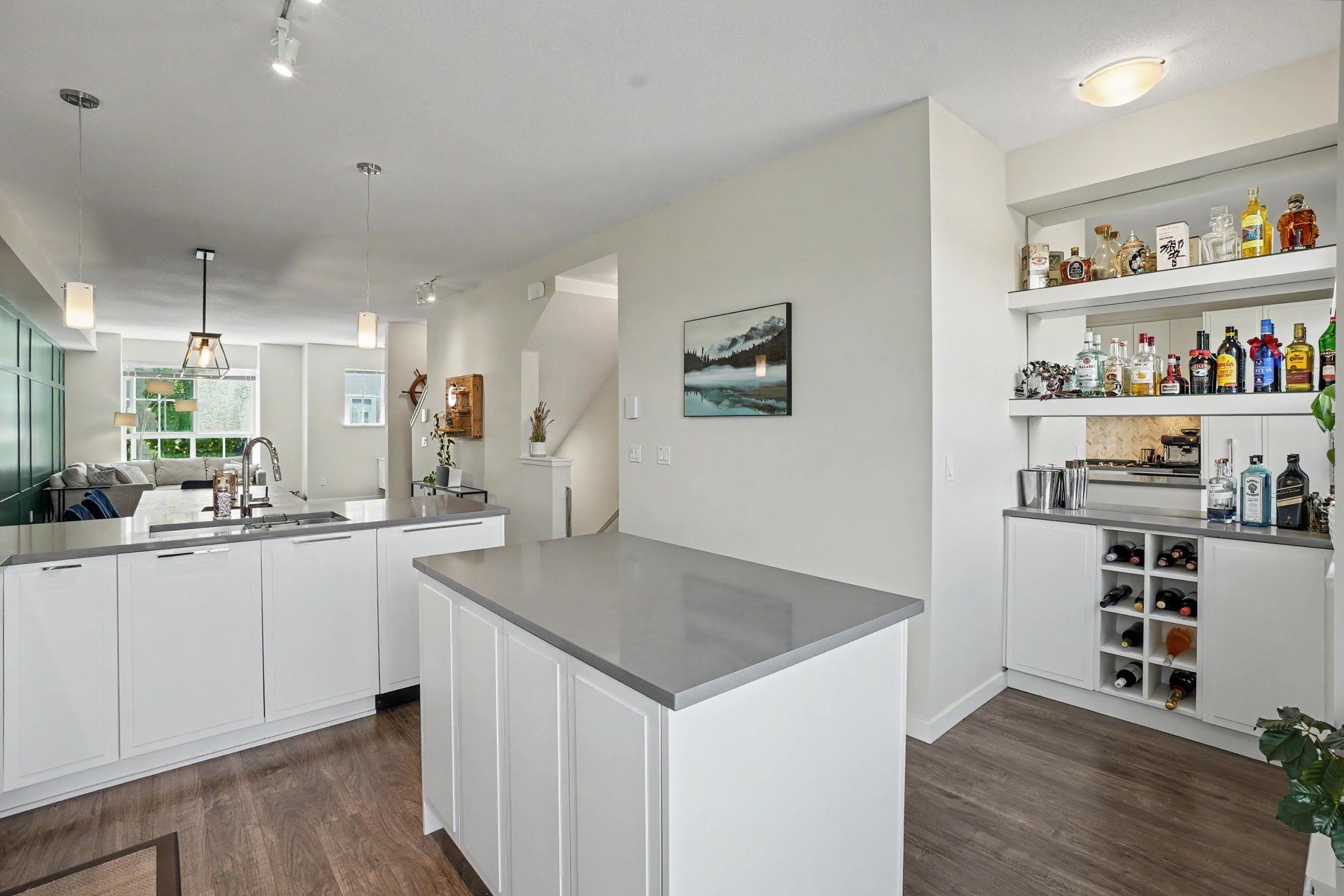 17 5551 ADMIRAL WAY