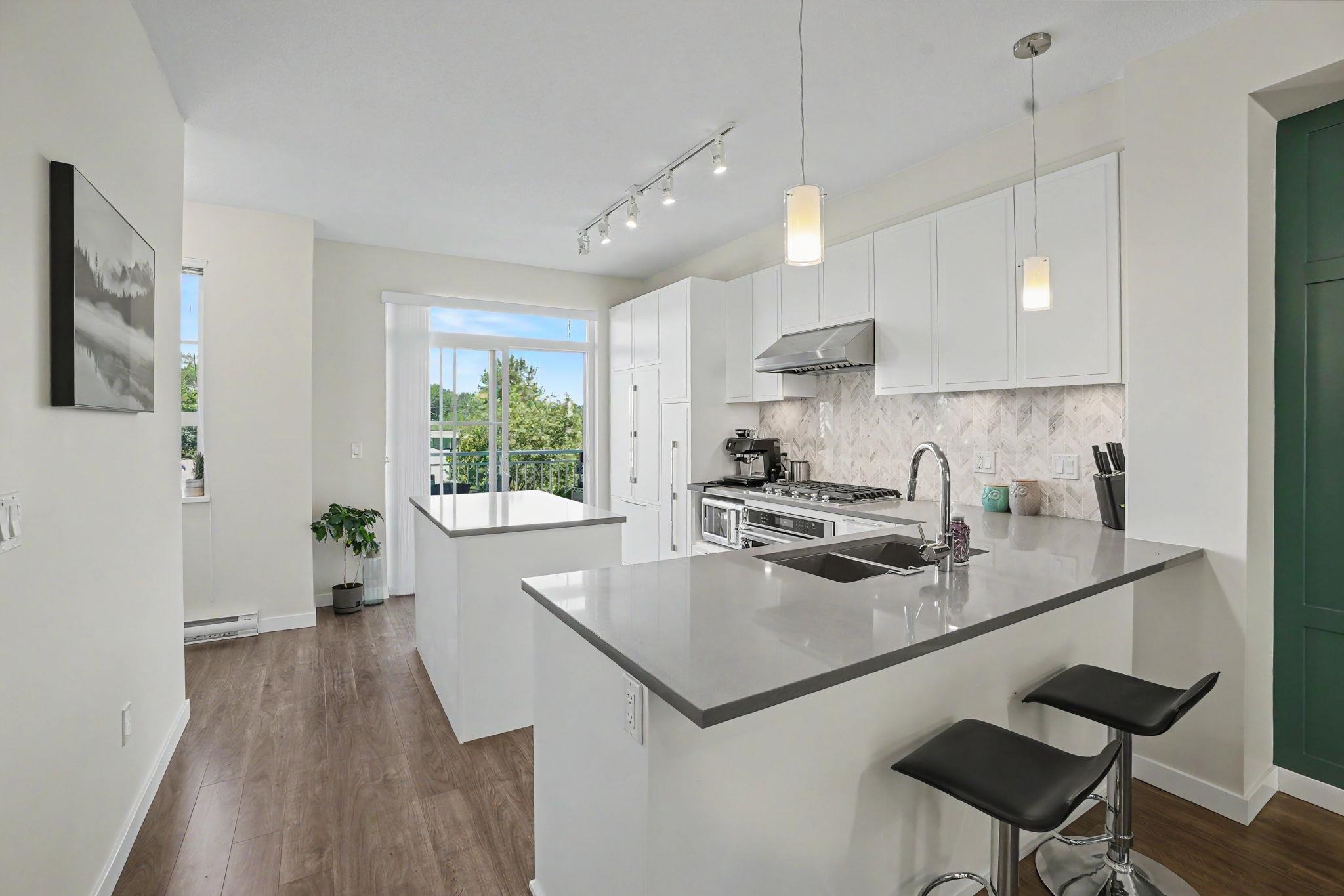 17 5551 ADMIRAL WAY